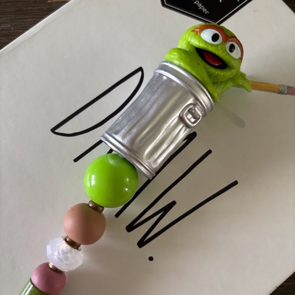 Sesame Street: Oscar the Grouch handmade beaded pen